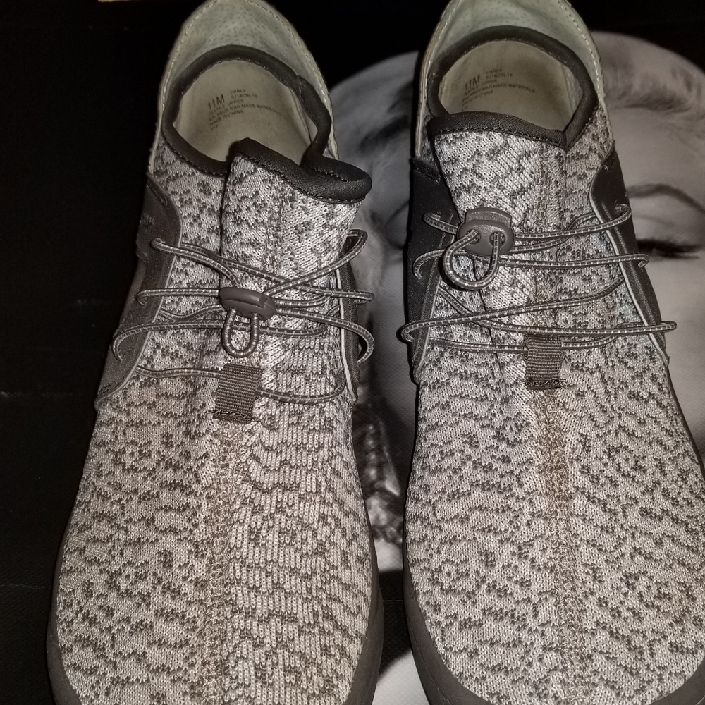 Comfy tennis shoes